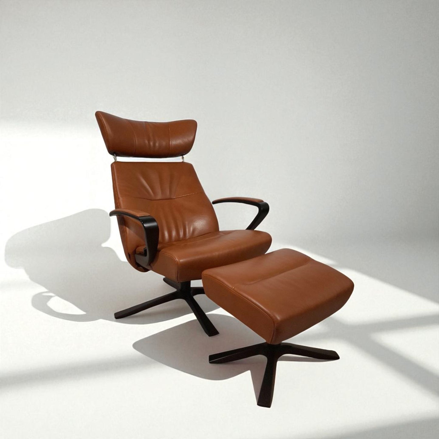 Conform Style Lenestol med Krakk i Western Cognac – Komfort & Luksus