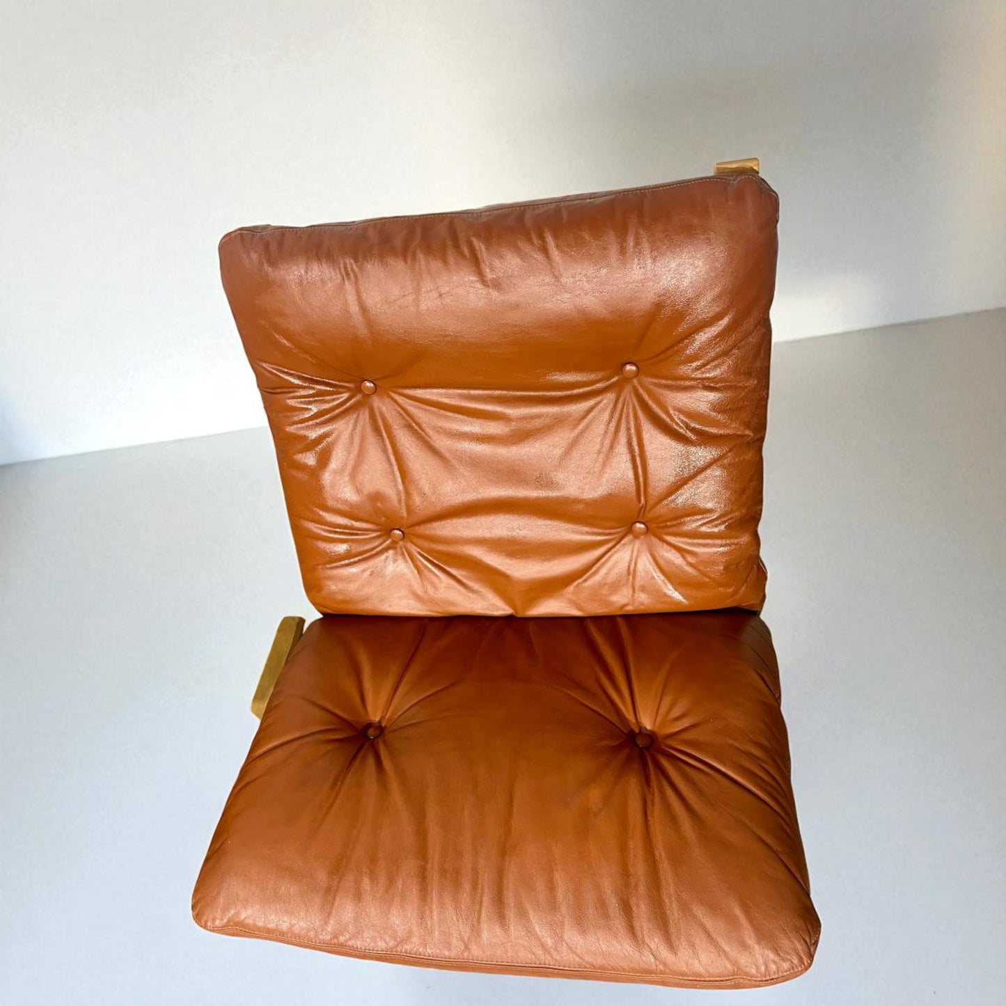 Vintage Siesta Lenestol med Krakk – Cognac Skinn | MøbelGlede