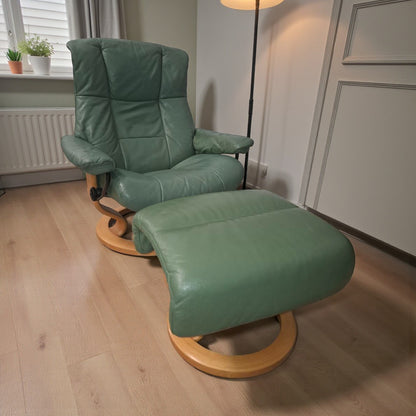 Stressless Mayfair (L) lenestol med krakk – ekte skinn | MøbelGlede
