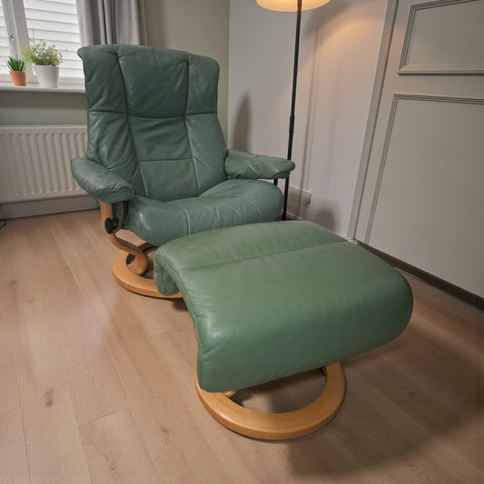 Stressless Mayfair (L) lenestol med krakk – ekte skinn | MøbelGlede