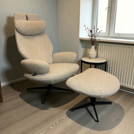 Brunstad SPLIT hvilestol Offwhite Teddy med krakk – Sjelden mulighet | MøbelGlede