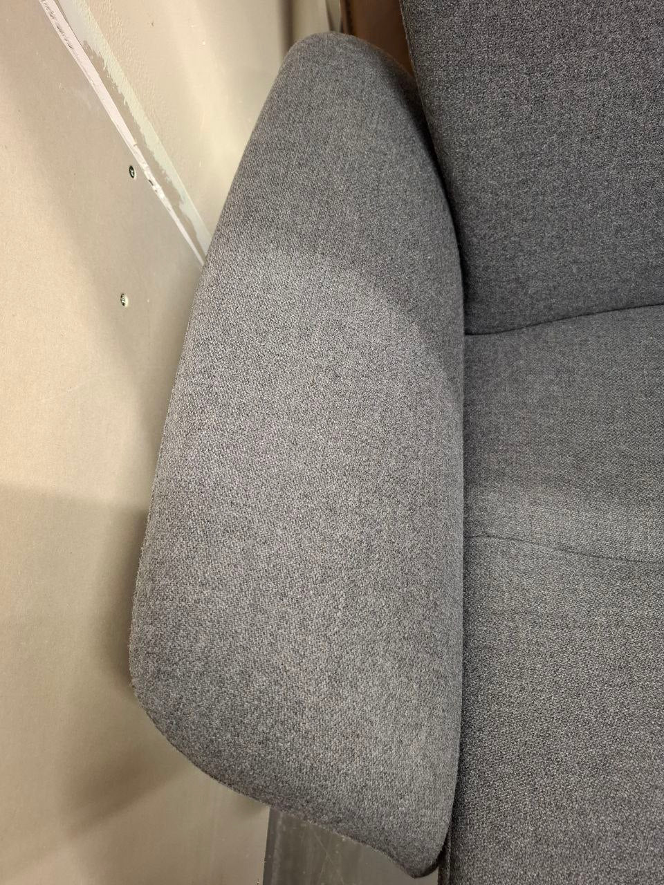 Brukt Conform Master Recliner / lenestol i grå - naerbilde