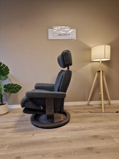 Brukt Stressless Magic Power lenestol (L) i grå - i interiorsetting