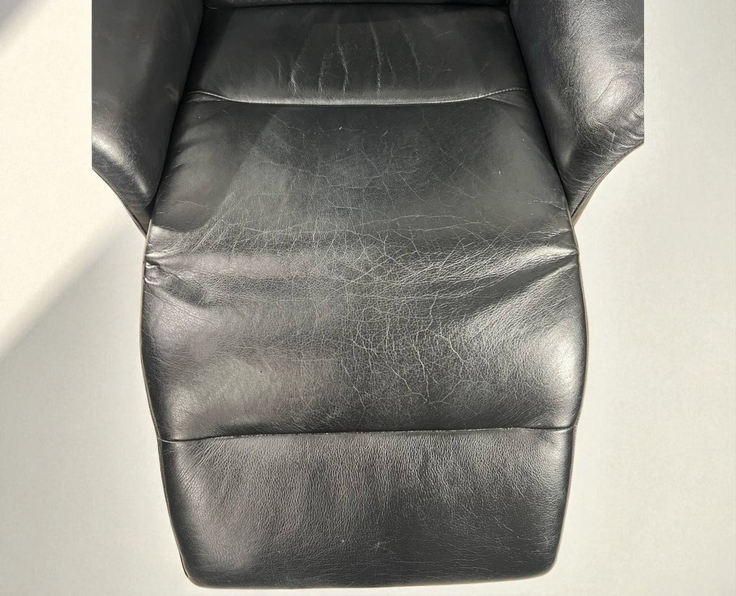 Conform Master  Recliner med innbygd fothviler – MøbelGlede