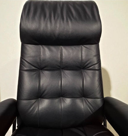 Stressless London Lenestol med Krakk – Sort Skinn | MøbelGlede