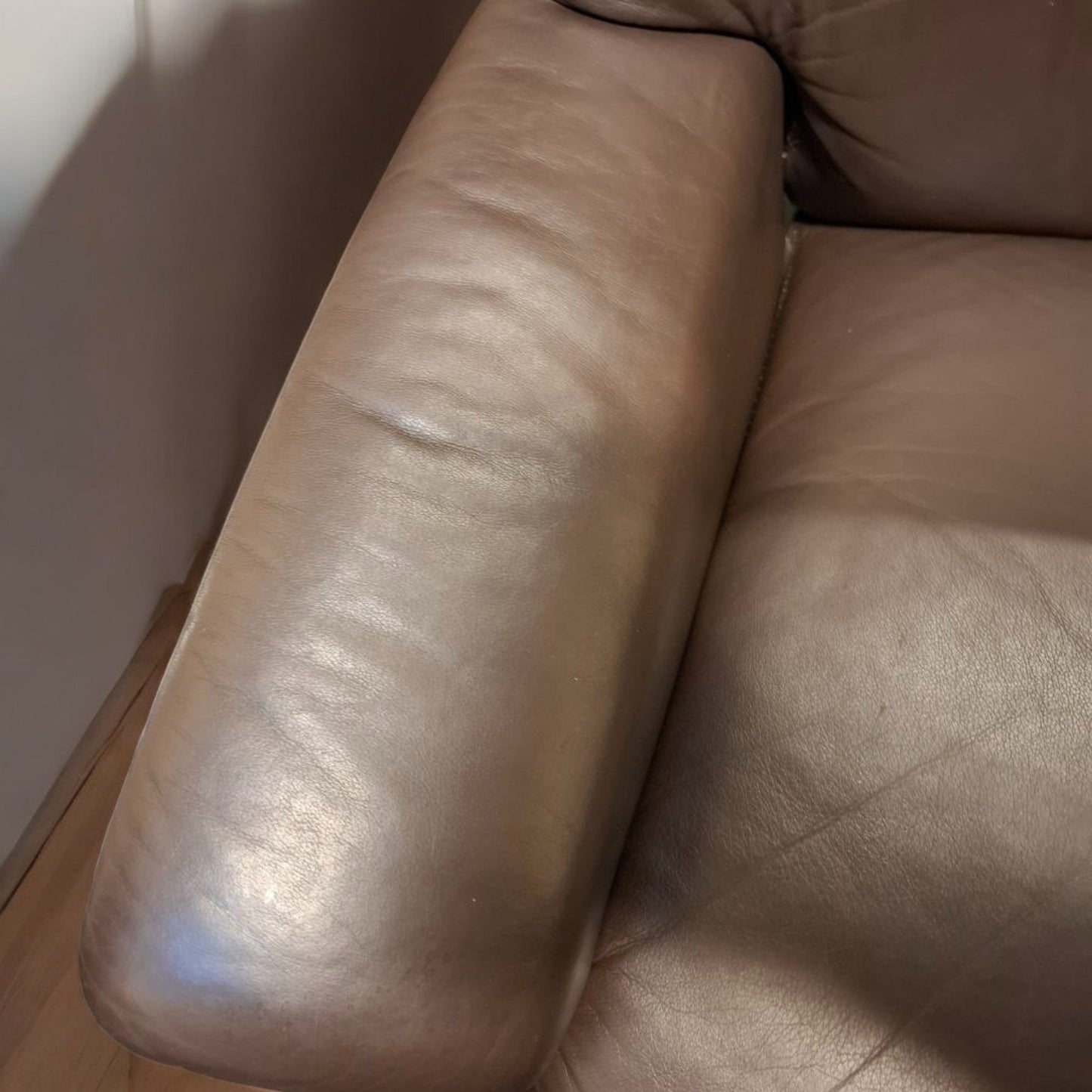 Stressless Capri L lenestol m/krakk – brun skinn | Eksklusiv komfort fra MøbelGlede