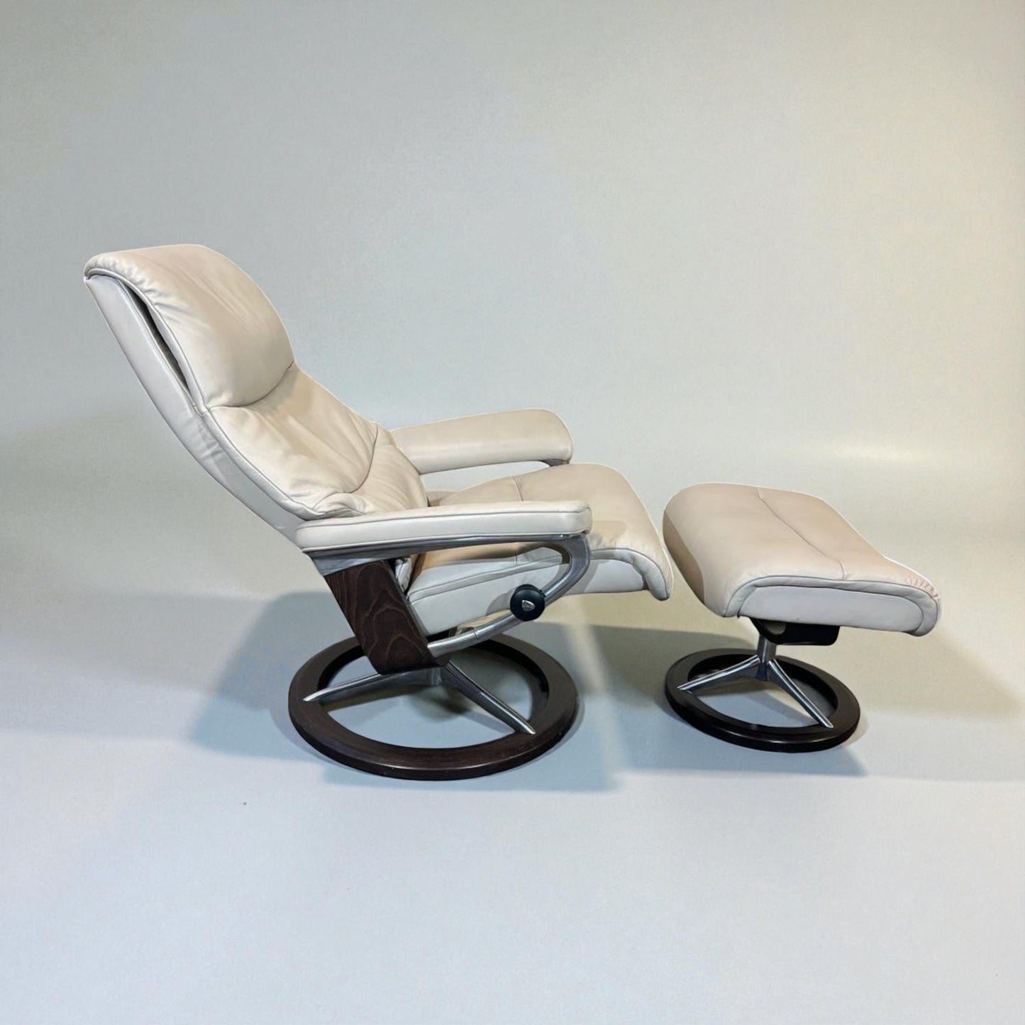 Stressless View lenestol med krakk – Signatur understell