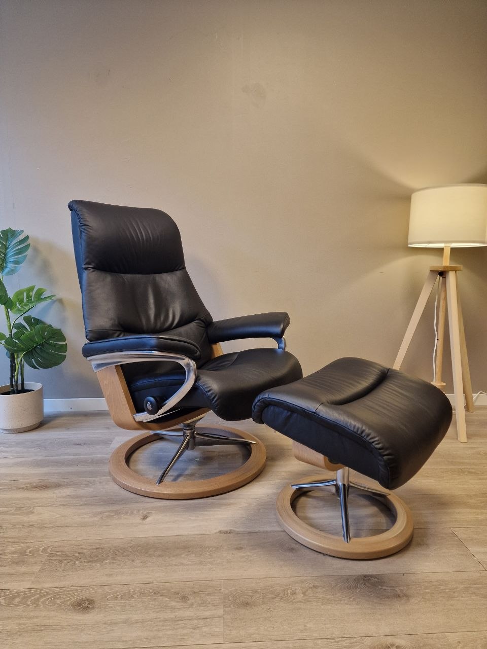 Stressless View signatur lenestol m/krakk i svart
