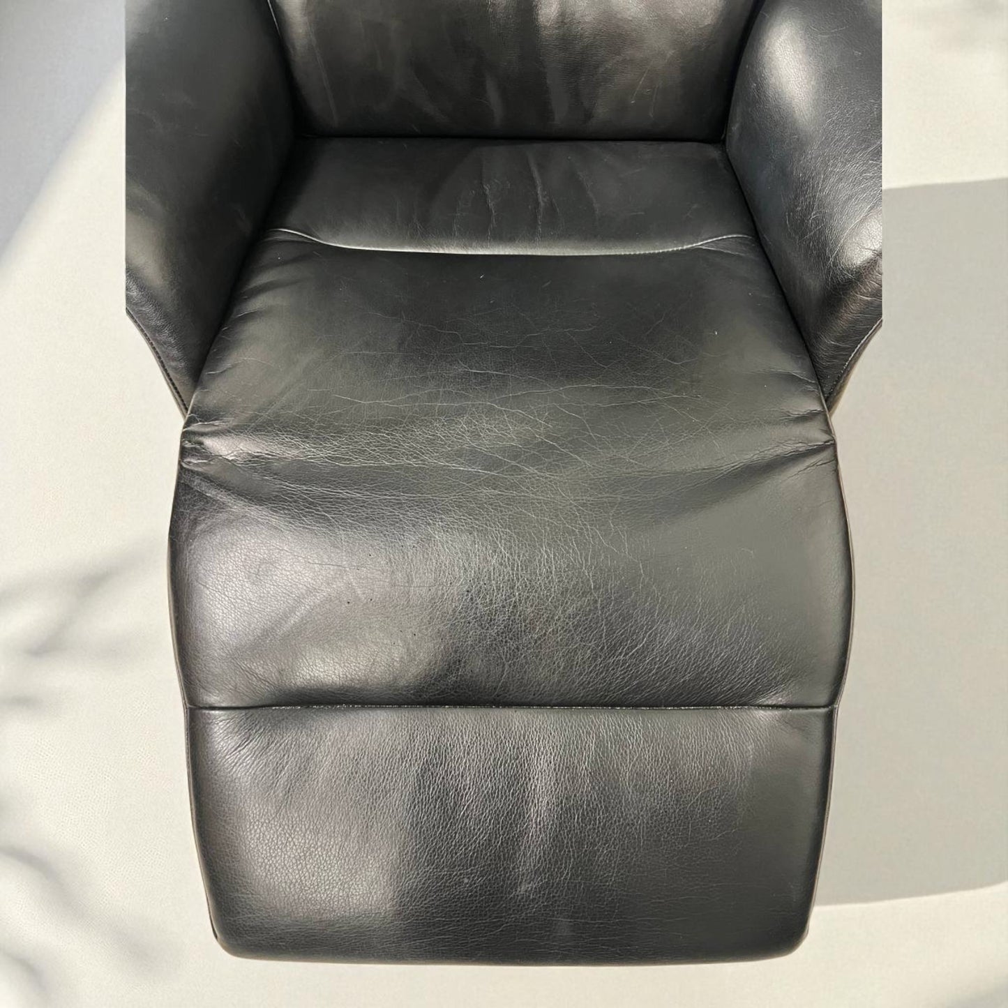 Conform Master  Recliner med innbygd fothviler – MøbelGlede