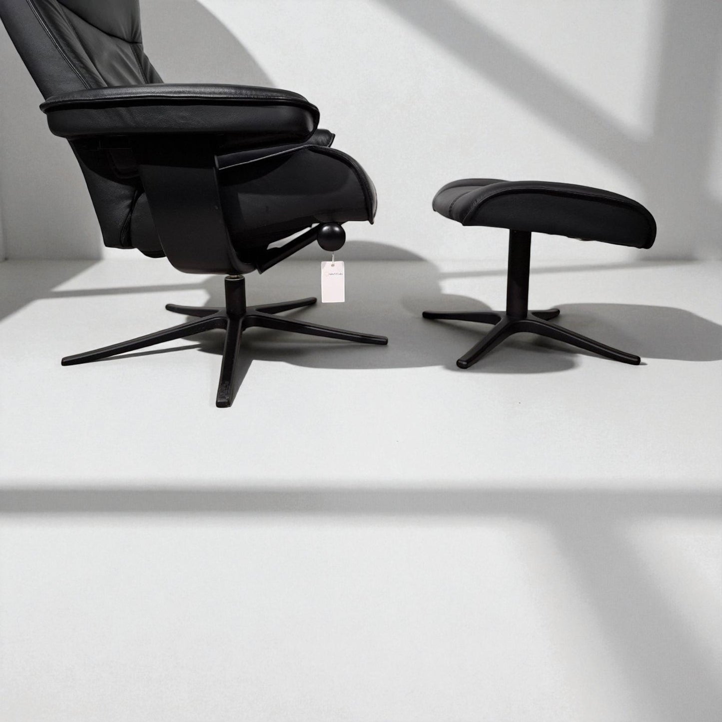 Eksklusiv IMG Nordic 11 Lenestol med Krakk  | MøbelGlede