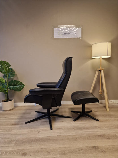 Brukt Eksklusiv IMG Nordic 11 Lenestol med Krakk  | MøbelGlede - detaljbilde skinn