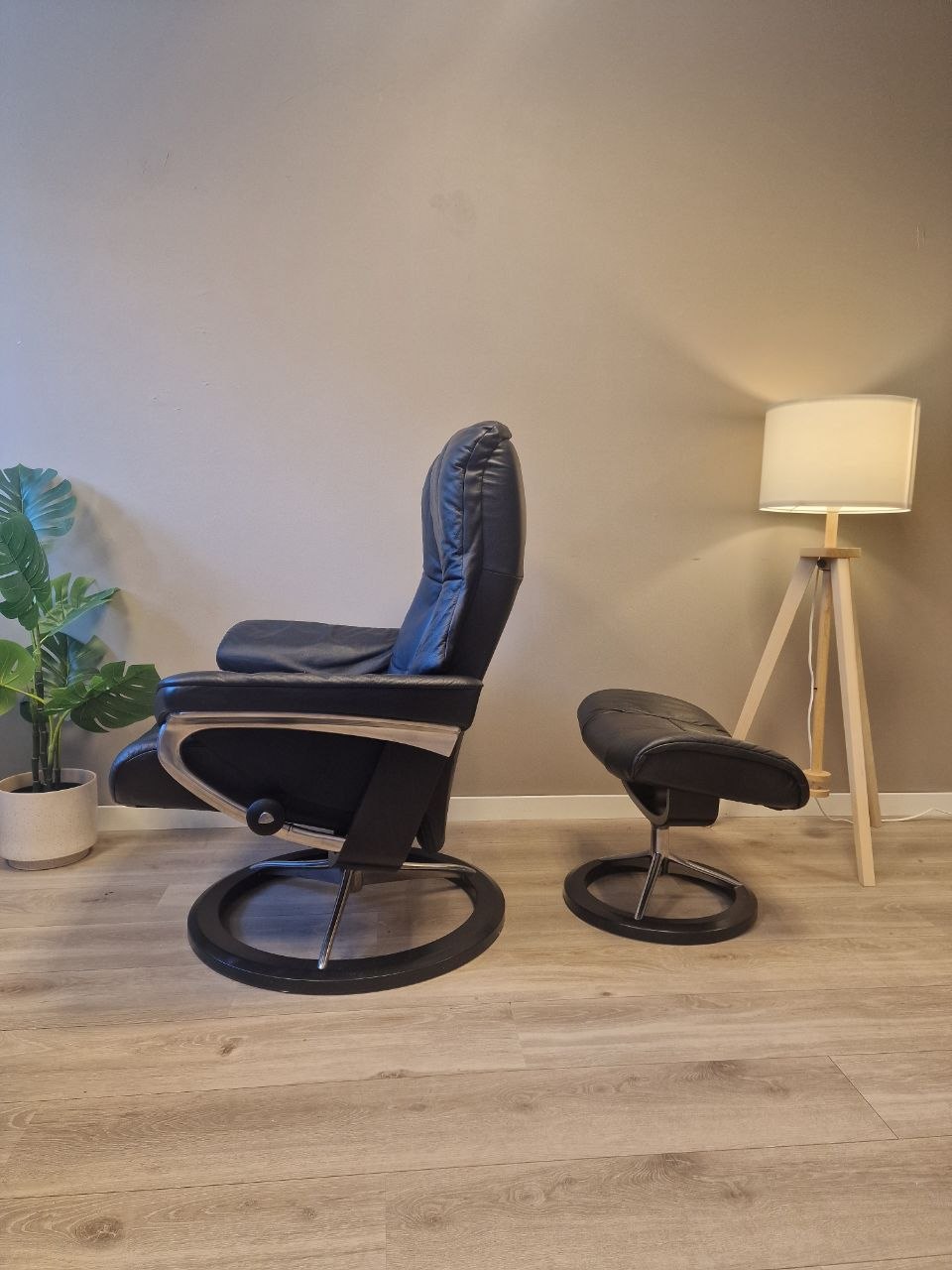 Stressless Mayfair (L) lenestol m/krakk i svart skinn