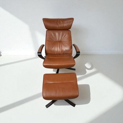 Conform Style Lenestol med Krakk i Western Cognac – Komfort & Luksus