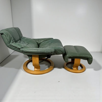 Stressless Mayfair (L) lenestol med krakk – ekte skinn | MøbelGlede