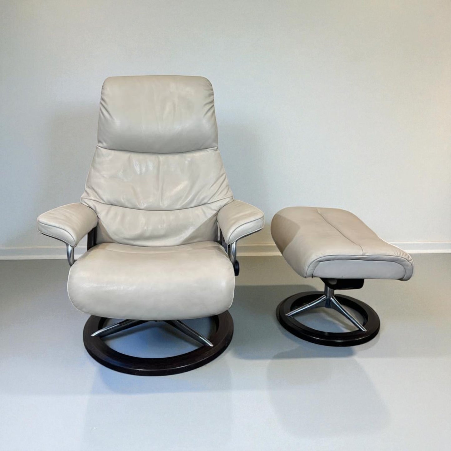 Stressless View lenestol med krakk – Signatur understell