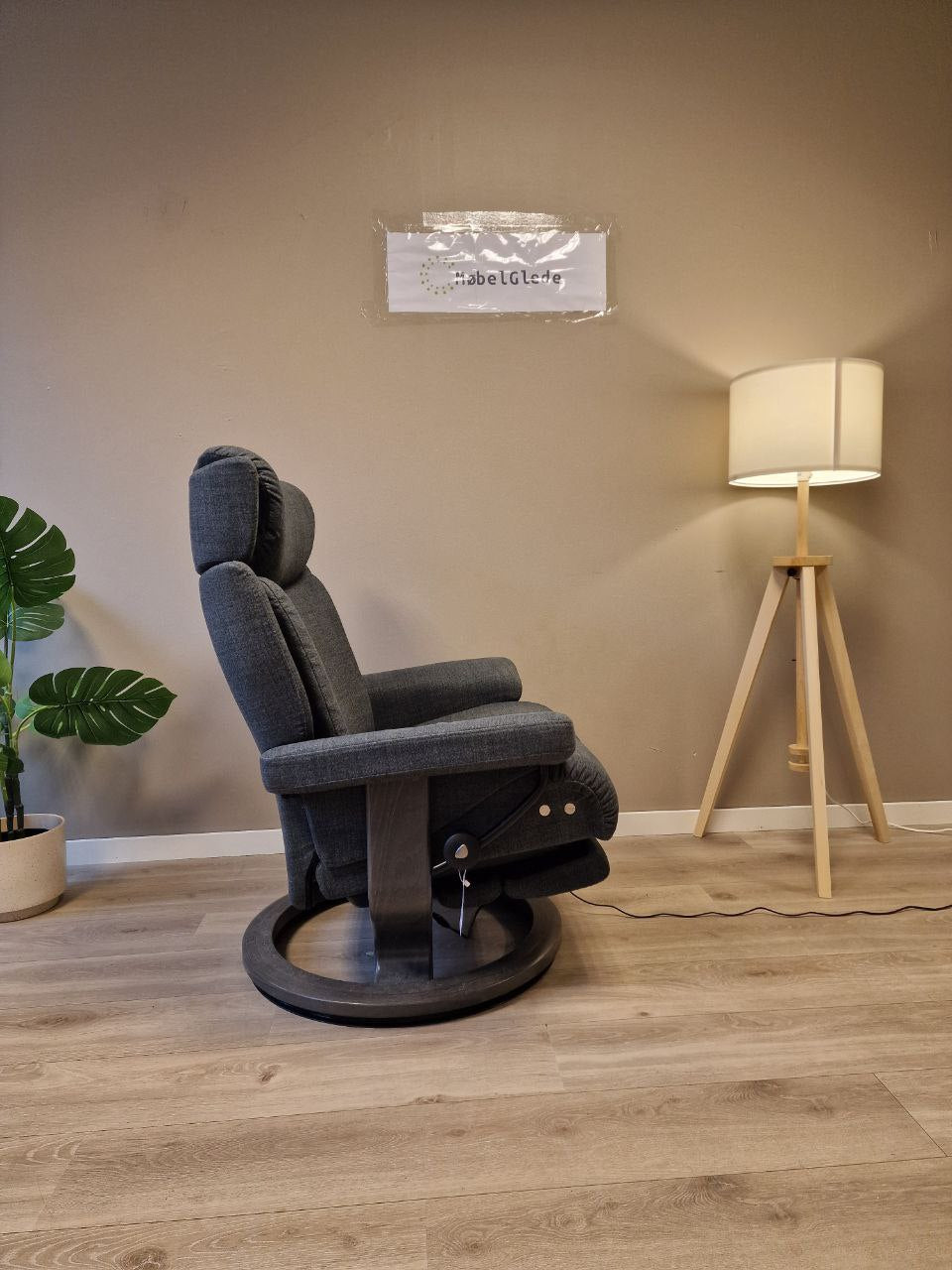Brukt Stressless Magic Power lenestol (L) i grå - detaljbilde understell