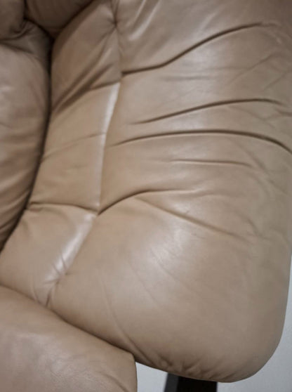 Stressless Reno (L) Lenestol med puff – Beige Skinn | Pent Brukt
