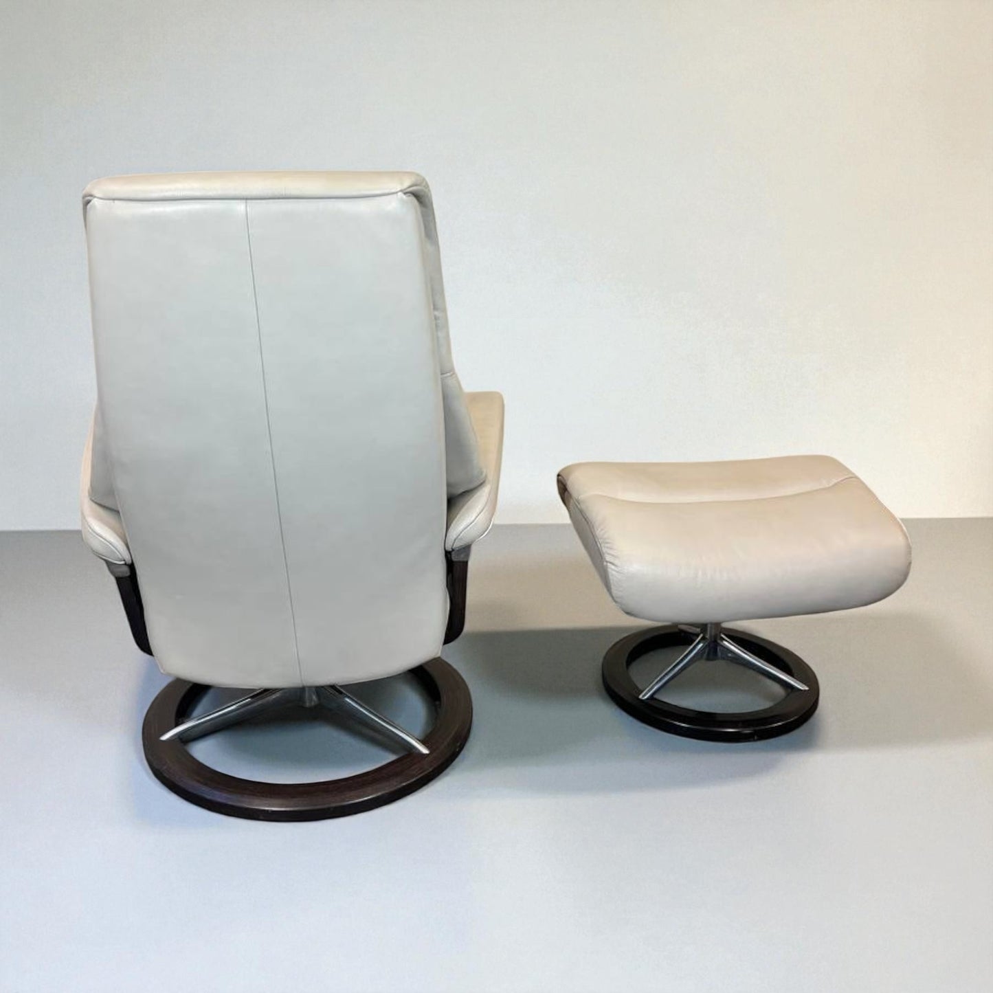 Stressless View lenestol med krakk – Signatur understell