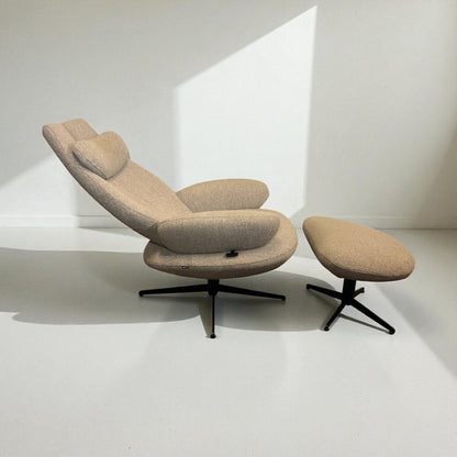 Brunstad SPLIT hvilestol Offwhite Teddy med krakk – Sjelden mulighet | MøbelGlede