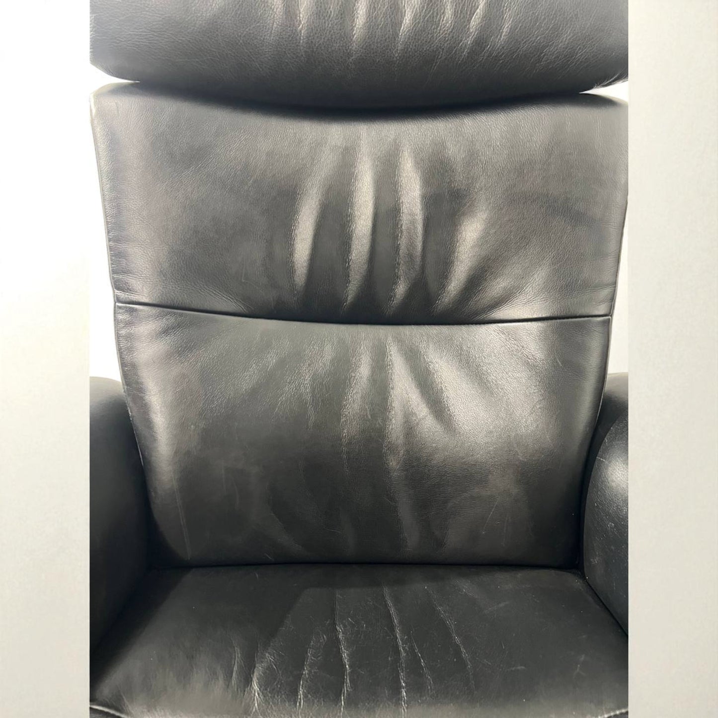 Conform Master  Recliner med innbygd fothviler – MøbelGlede