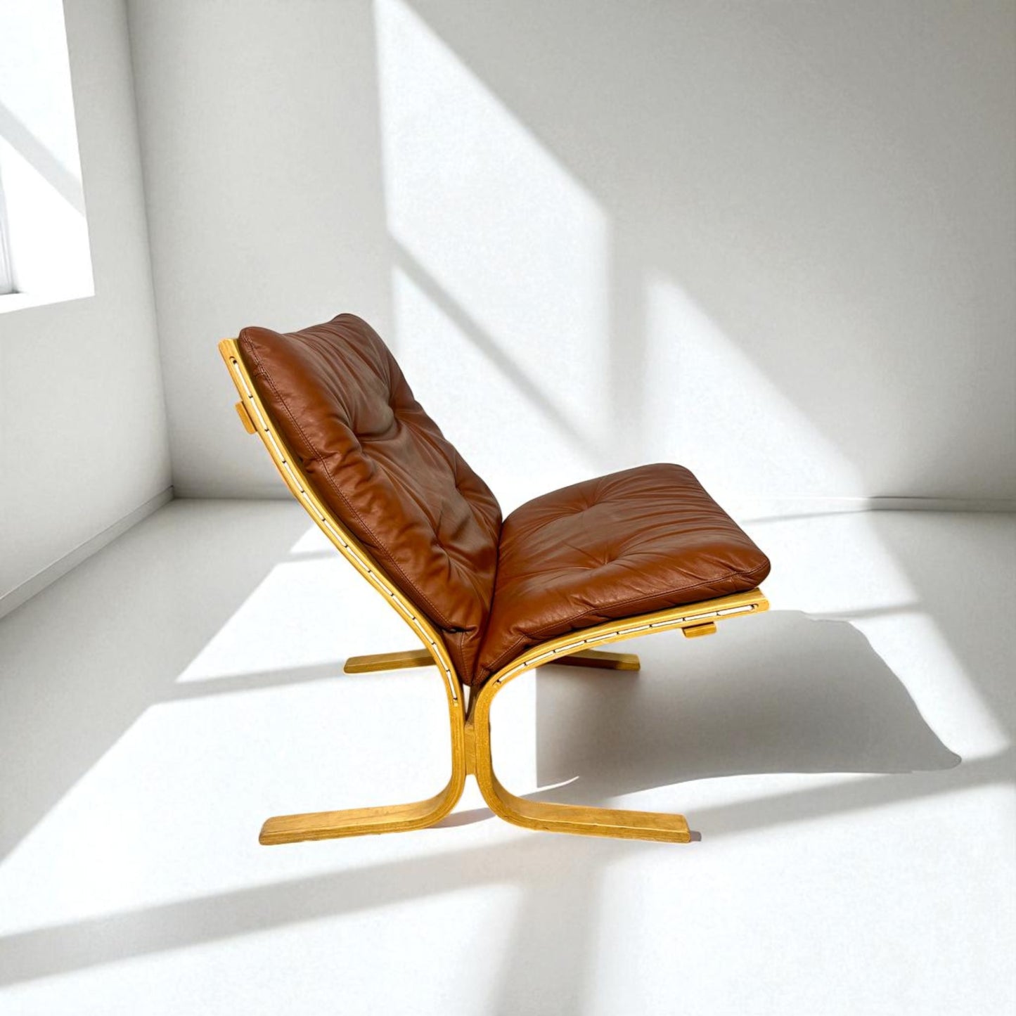 Vintage Siesta Lenestol med Krakk – Cognac Skinn | MøbelGlede