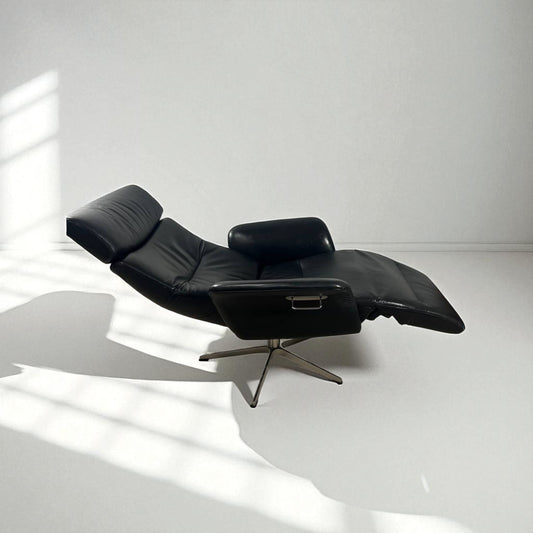 Conform Master  Recliner med innbygd fothviler – MøbelGlede