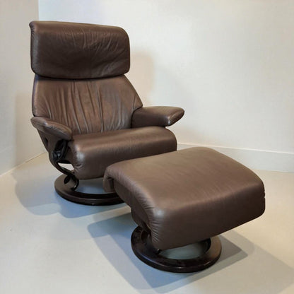 Stressless Capri L lenestol m/krakk – brun skinn | Eksklusiv komfort fra MøbelGlede