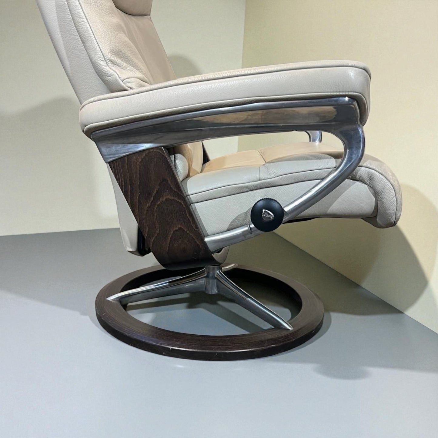 Stressless View lenestol med krakk – Signatur understell