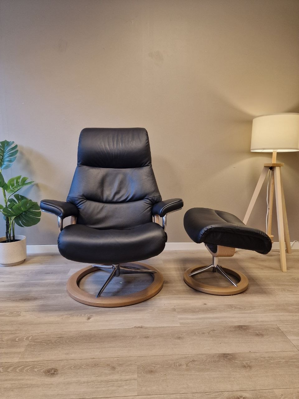 Stressless View signatur lenestol m/krakk i svart