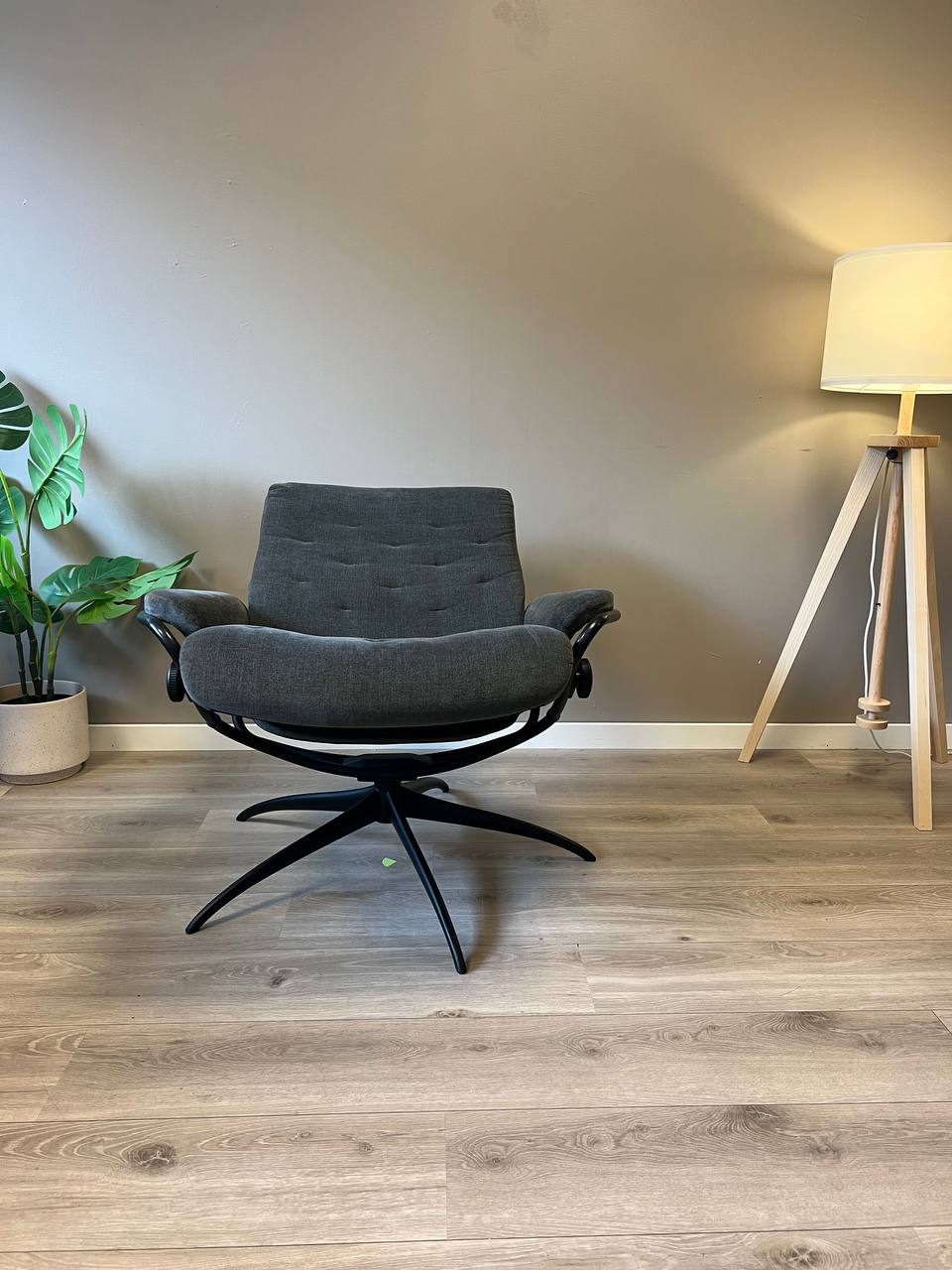 Ekornes Stressless Metro Lav lenestol i grått tekstil
