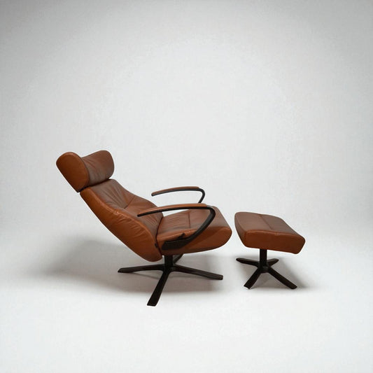 Conform Style Lenestol med Krakk i Western Cognac – Komfort & Luksus
