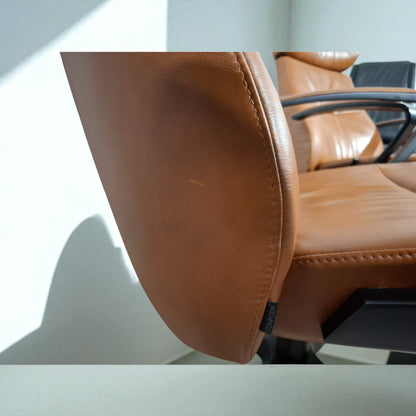 Conform Style Lenestol med Krakk i Western Cognac – Komfort & Luksus
