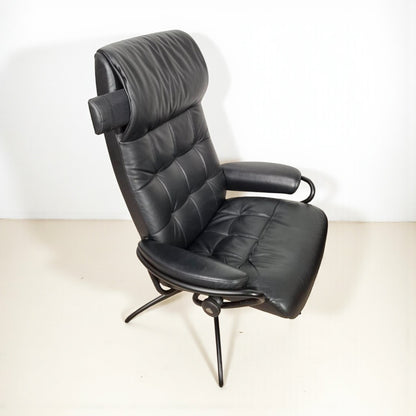 Stressless London Lenestol med Krakk – Sort Skinn | MøbelGlede