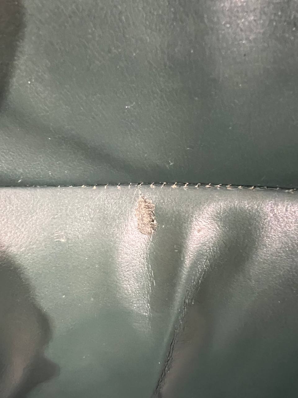 Brunstad Lenestol m/krakk – Grønt Skinn | MøbelGlede