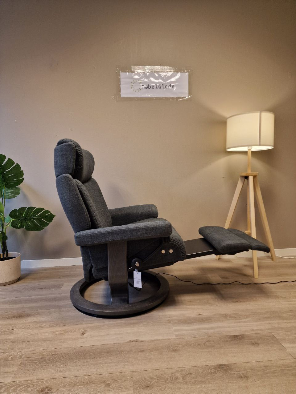 Brukt Stressless Magic Power lenestol (L) i grå - med krakk