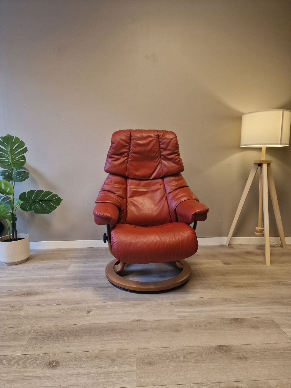 Brukt Stressless Reno (S) lenestol i rødt - naerbilde
