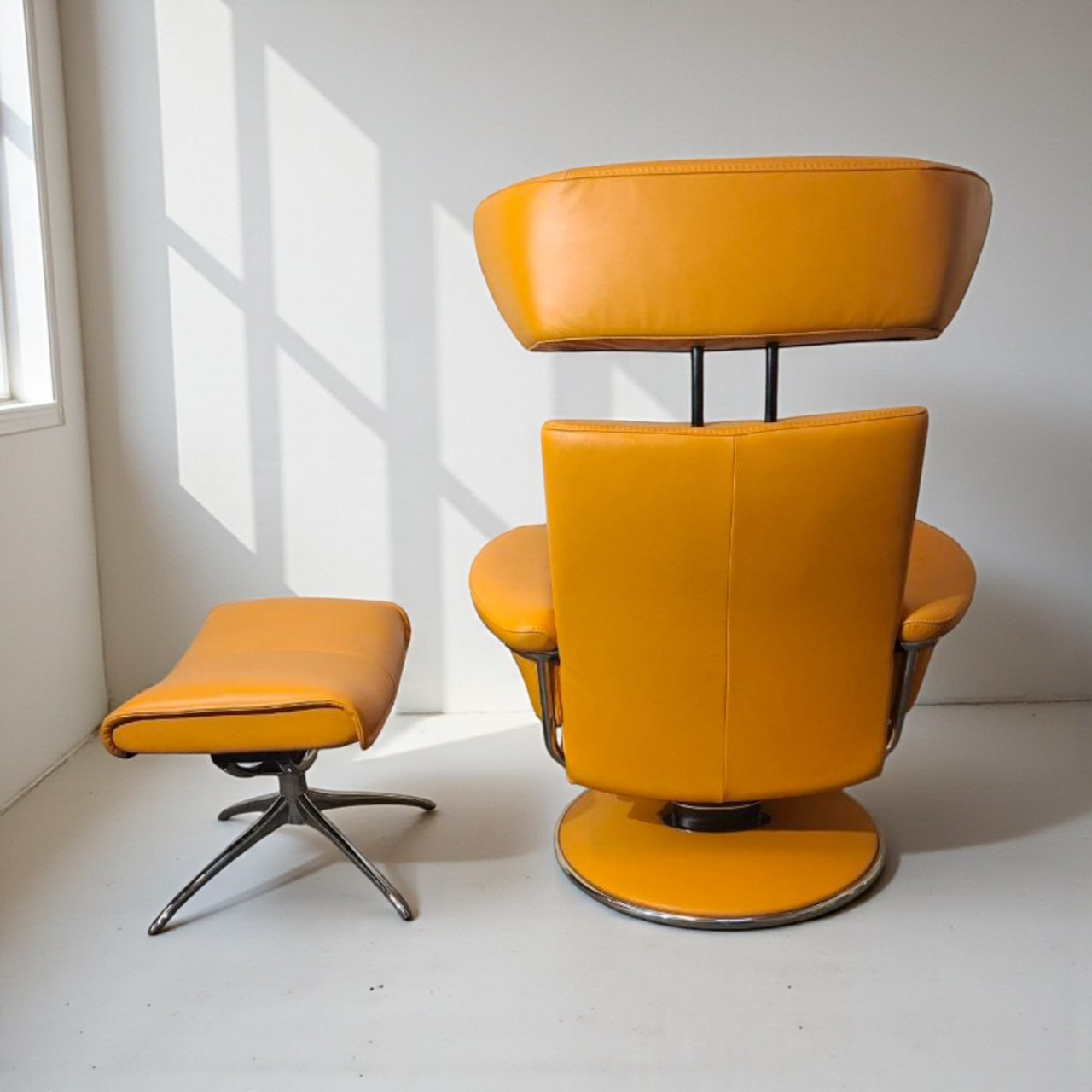 Stressless Jazz lenestol med krakk i skinn – ikonisk design & komfort | MøbelGlede