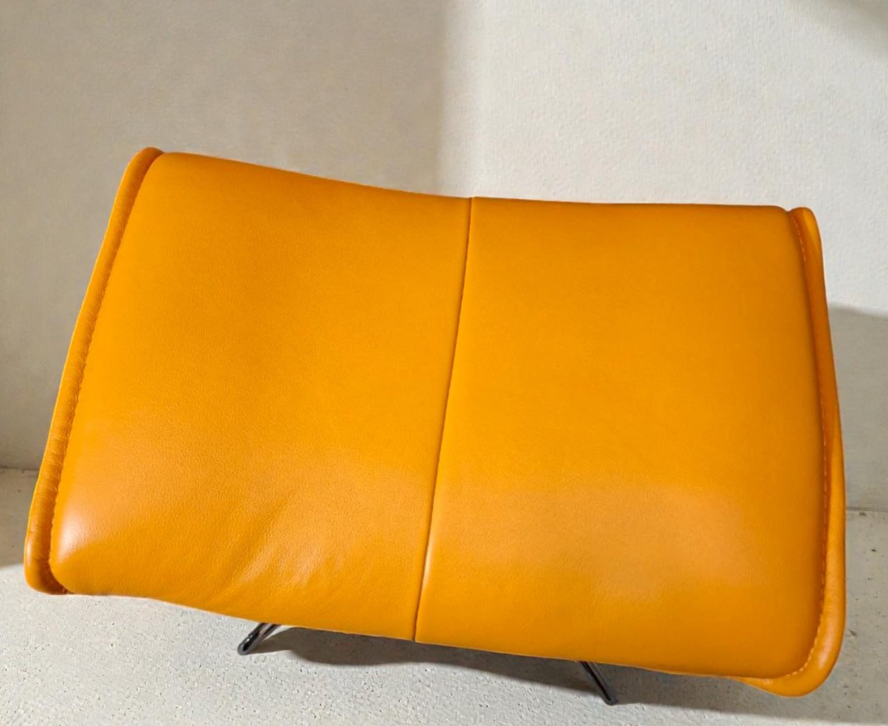 Stressless Jazz lenestol med krakk i skinn – ikonisk design & komfort | MøbelGlede