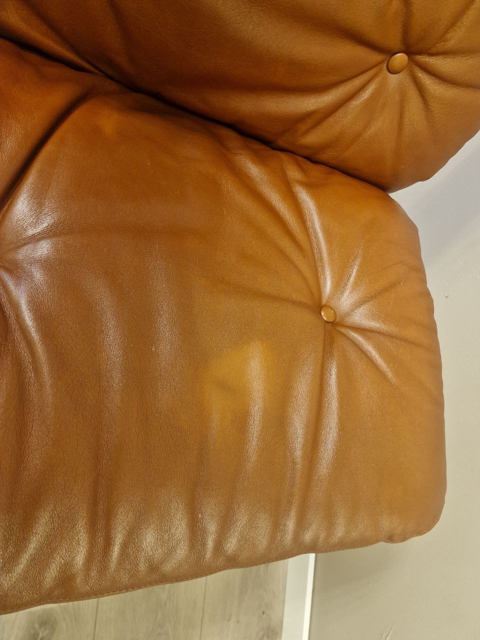 Siesta Classic - Lav uten armlene Lenestol – cognac skinn eik treverk