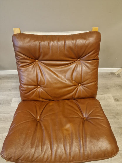 Siesta Classic - Lav uten armlene Lenestol – cognac skinn eik treverk