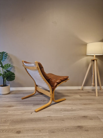 Siesta Classic - Lav uten armlene Lenestol – cognac skinn eik treverk