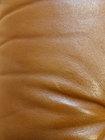 Siesta Classic - Lav uten armlene Lenestol – cognac skinn eik treverk