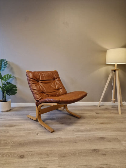 Siesta Classic - Lav uten armlene Lenestol – cognac skinn eik treverk
