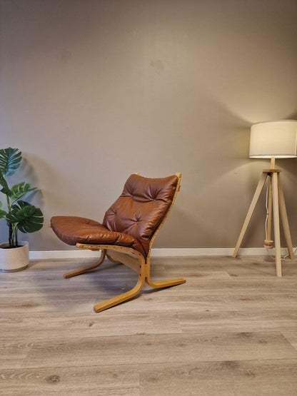 Siesta Classic - Lav uten armlene Lenestol – cognac skinn eik treverk