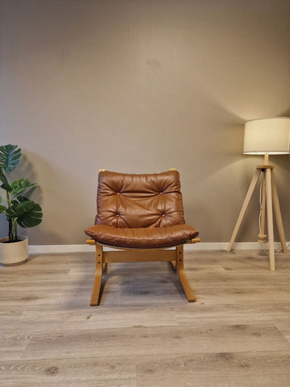 Siesta Classic - Lav uten armlene Lenestol – cognac skinn eik treverk
