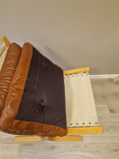 Siesta Classic - Lav uten armlene Lenestol – cognac skinn eik treverk
