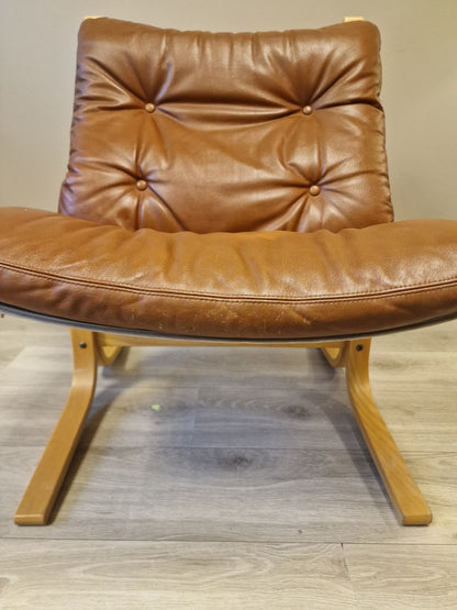 Siesta Classic - Lav uten armlene Lenestol – cognac skinn eik treverk