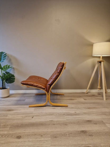 Siesta Classic - Lav uten armlene Lenestol – cognac skinn eik treverk