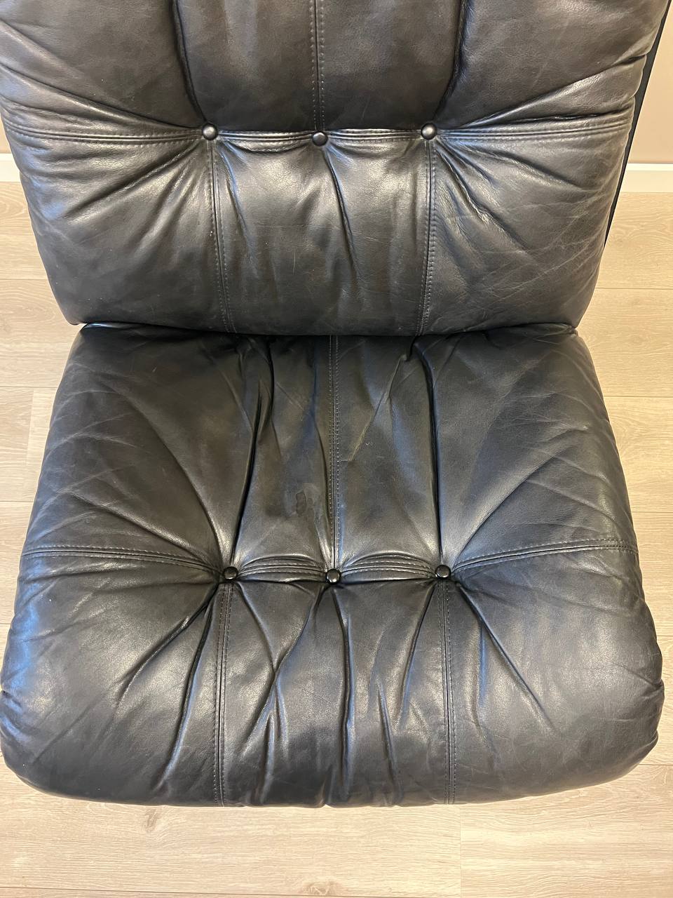 Siesta Classic hvilestol i svart skinn — Ingmar Relling