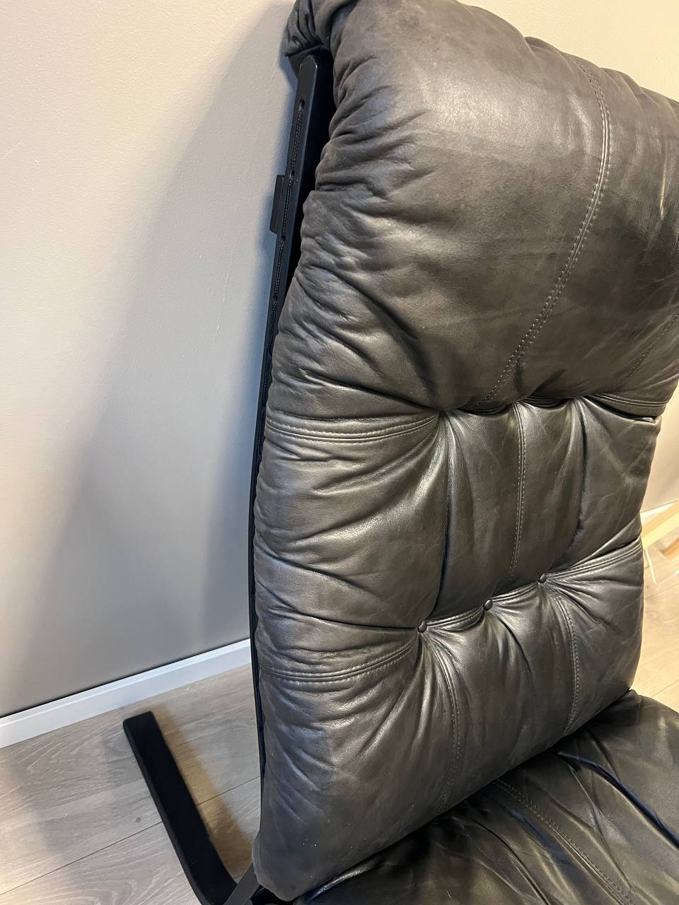 Siesta Classic hvilestol i svart skinn — Ingmar Relling